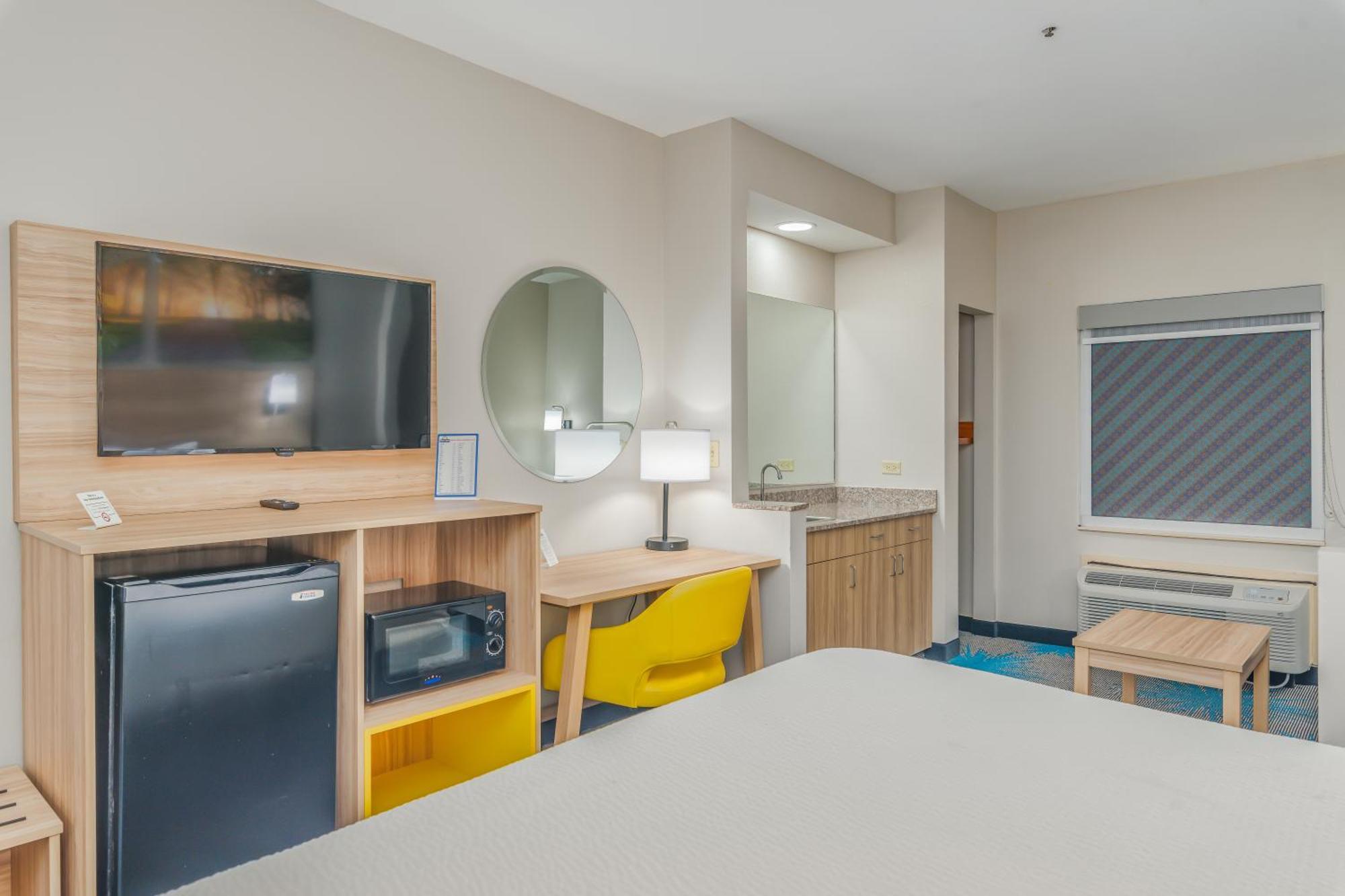 Days Inn & Suites By Wyndham Prattville-Montgomery Екстер'єр фото