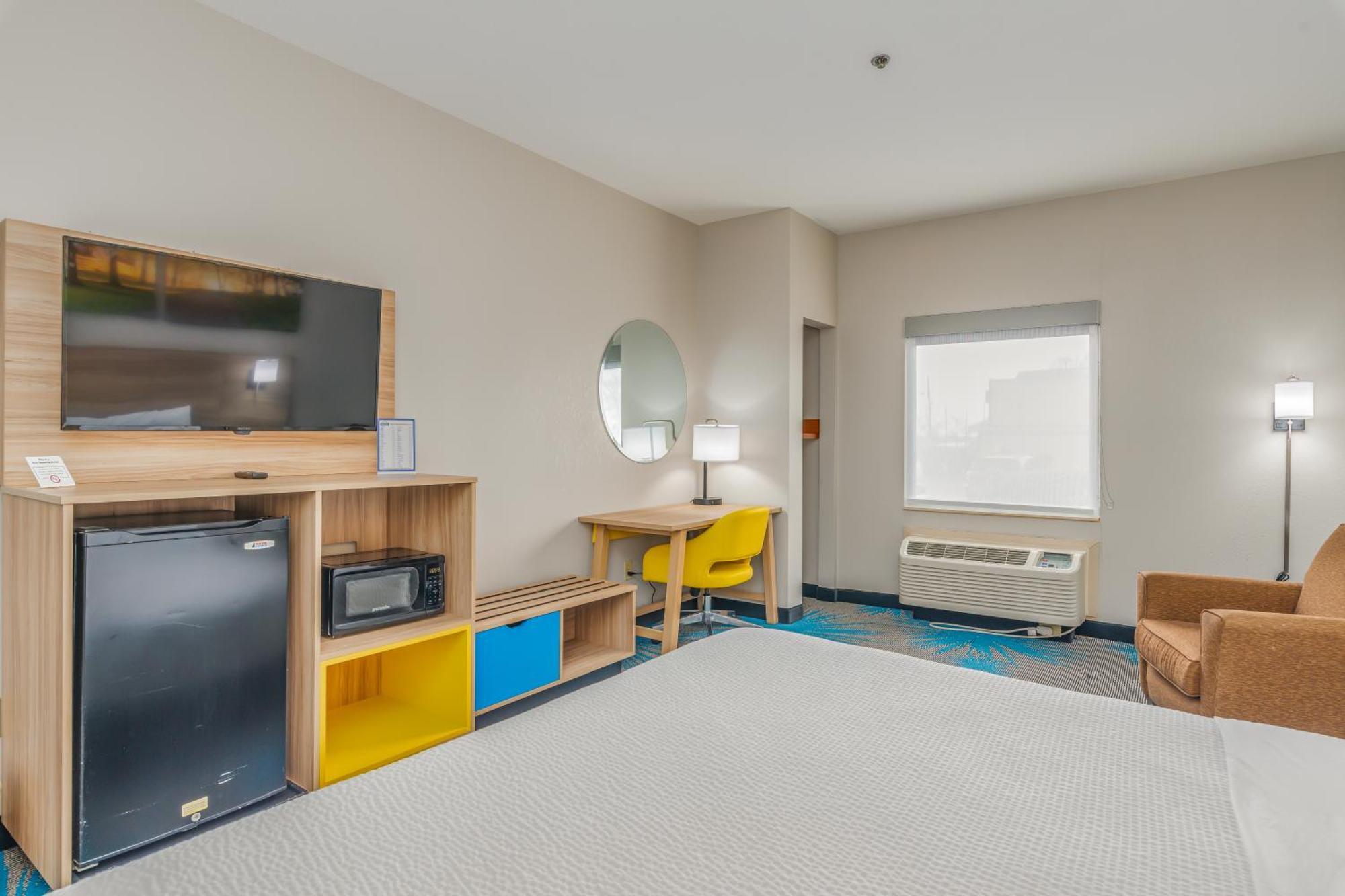 Days Inn & Suites By Wyndham Prattville-Montgomery Екстер'єр фото