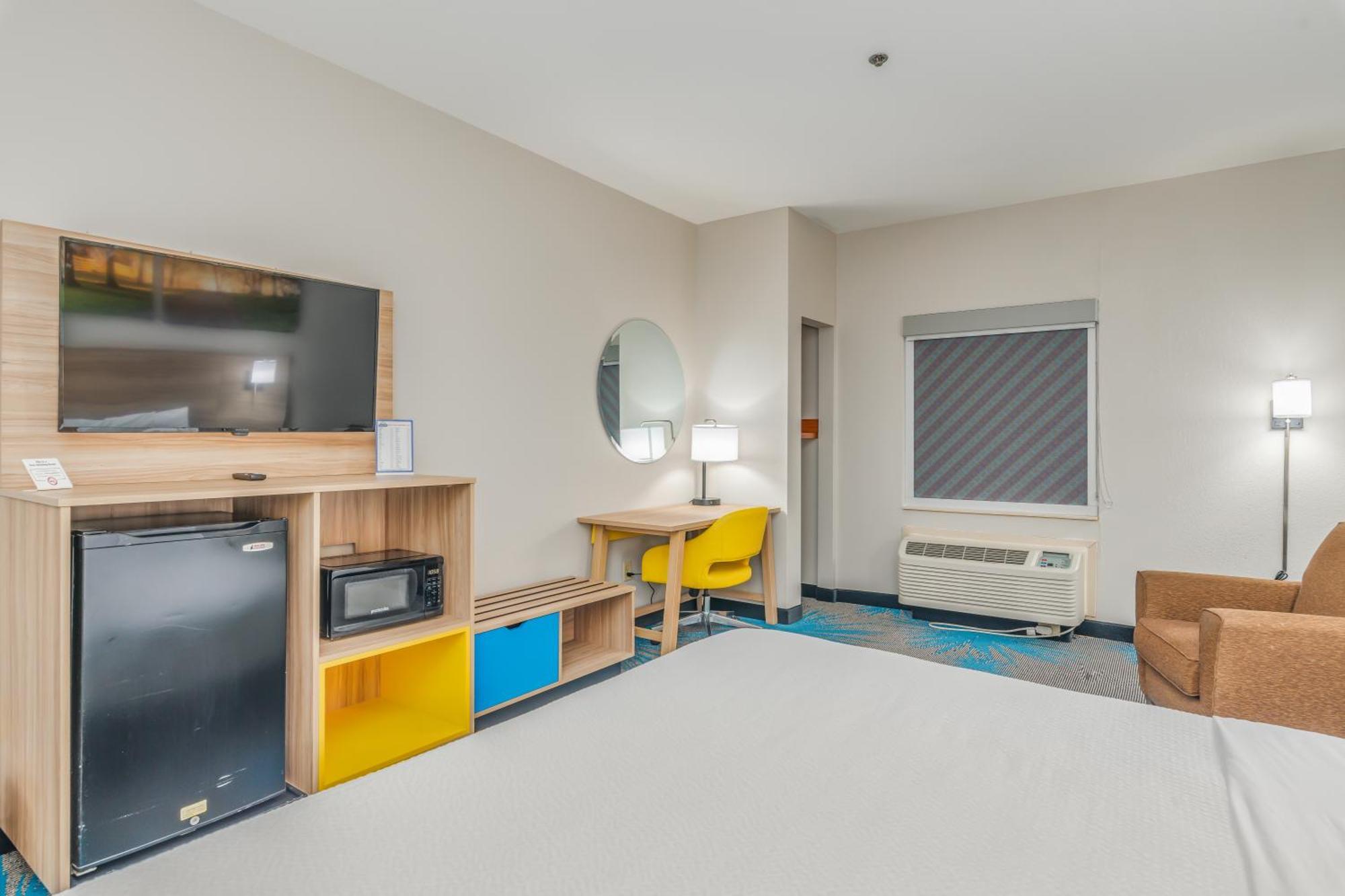 Days Inn & Suites By Wyndham Prattville-Montgomery Екстер'єр фото