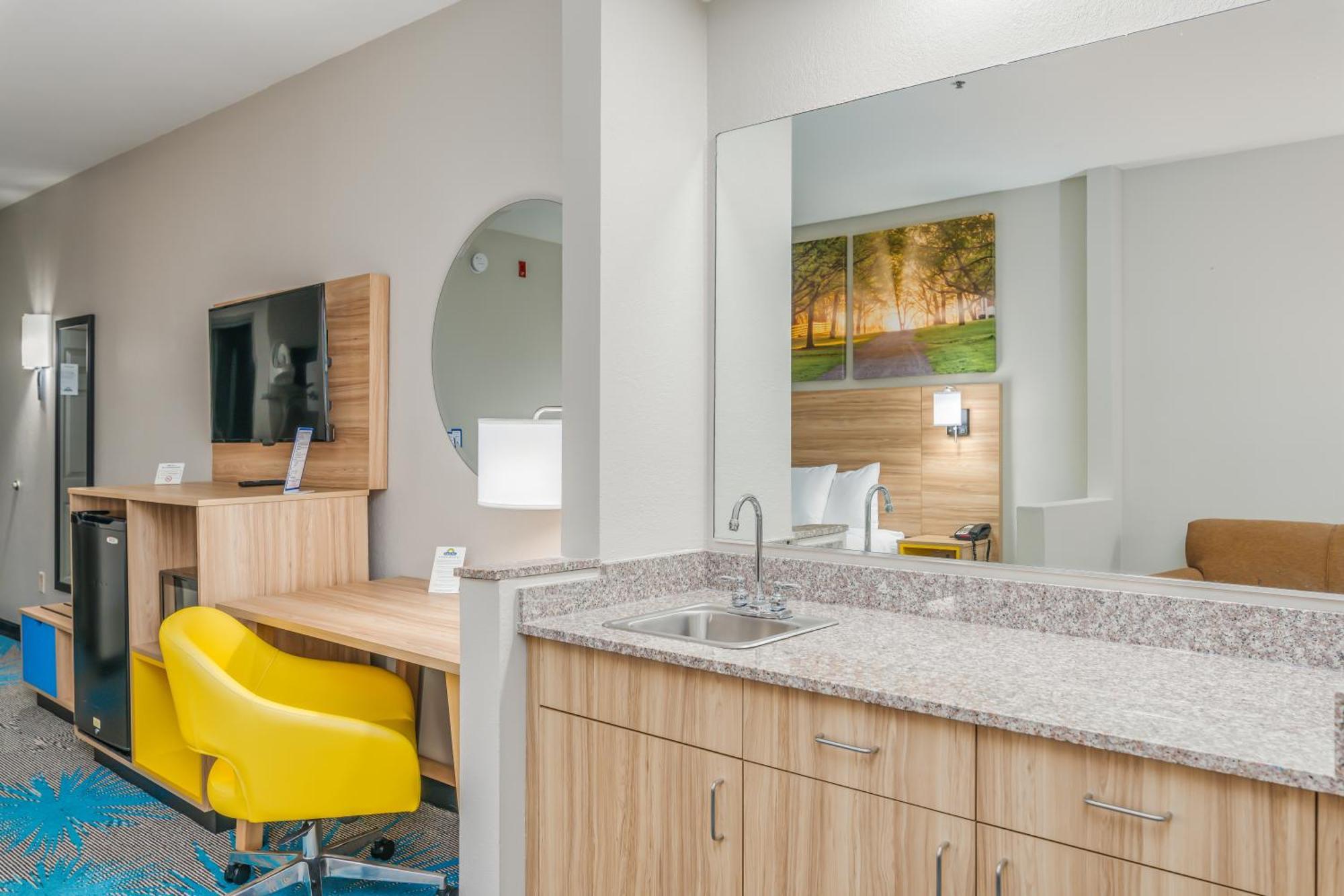 Days Inn & Suites By Wyndham Prattville-Montgomery Екстер'єр фото