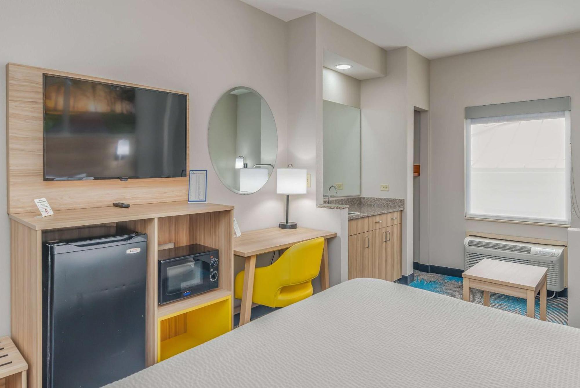 Days Inn & Suites By Wyndham Prattville-Montgomery Екстер'єр фото