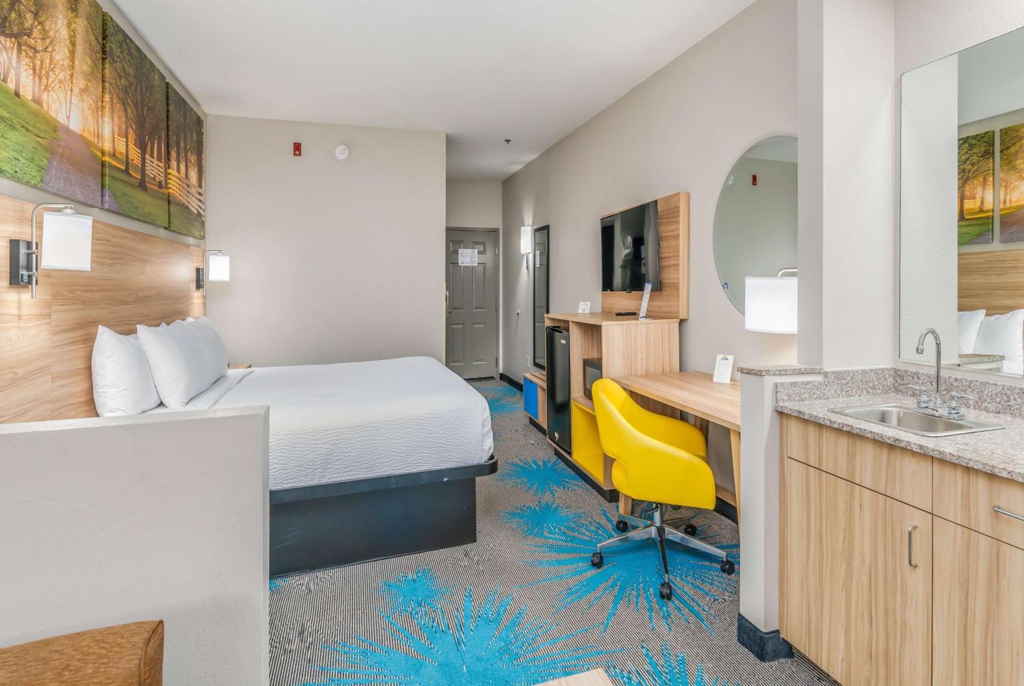 Days Inn & Suites By Wyndham Prattville-Montgomery Екстер'єр фото