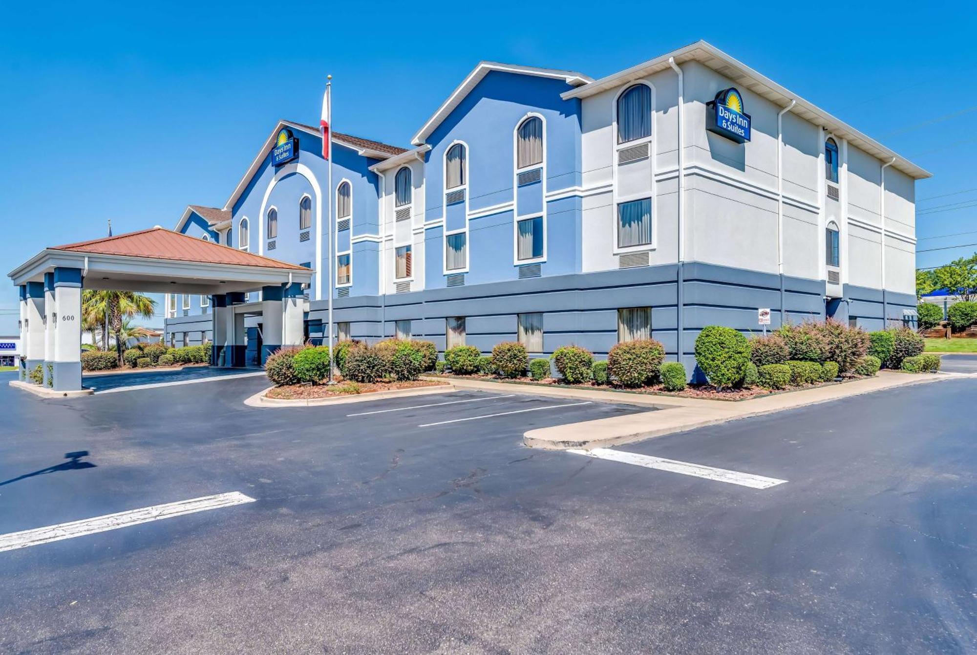 Days Inn & Suites By Wyndham Prattville-Montgomery Екстер'єр фото